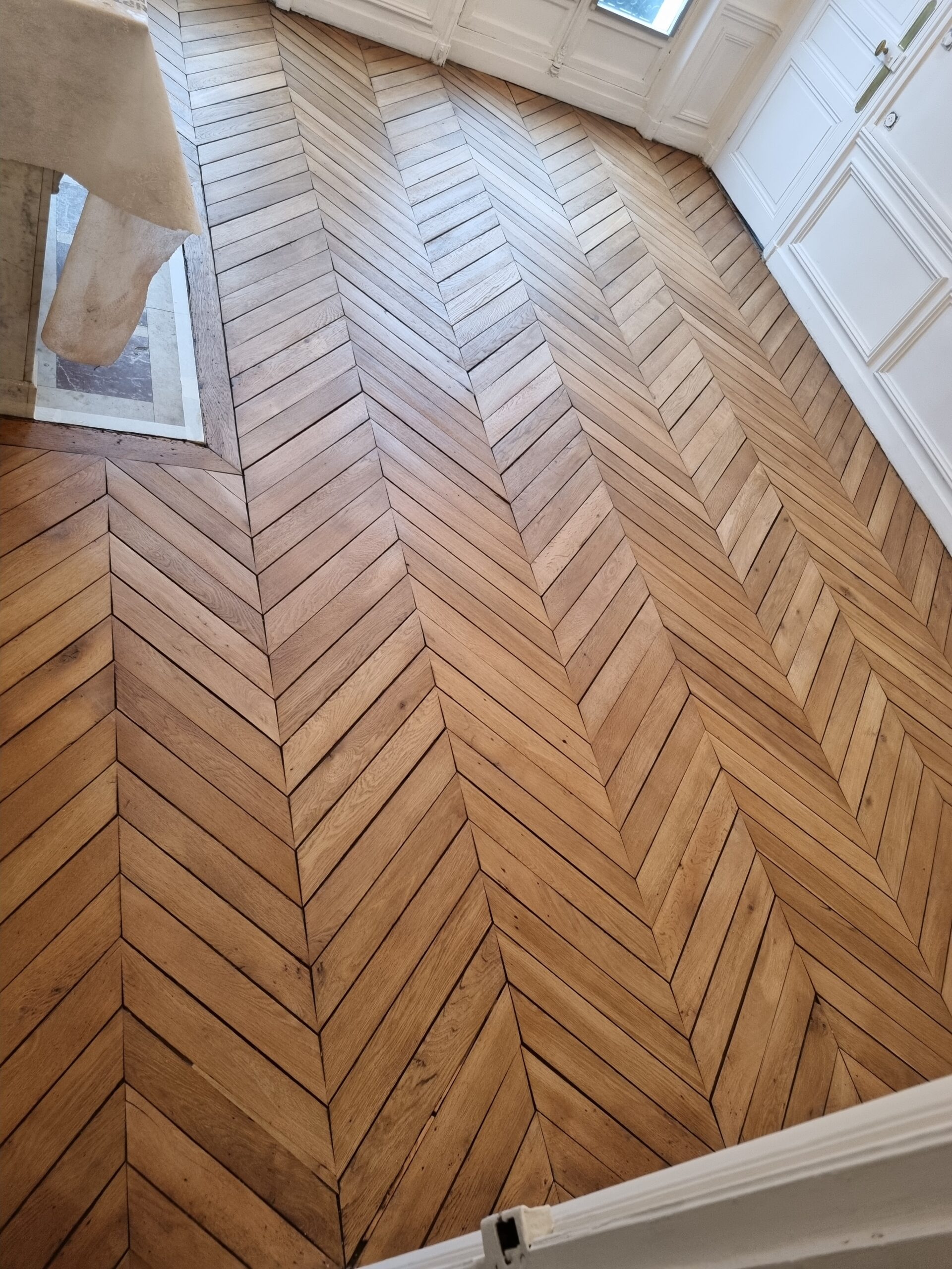 Parquet chêne poncé et vitrifié par la clinique du sol