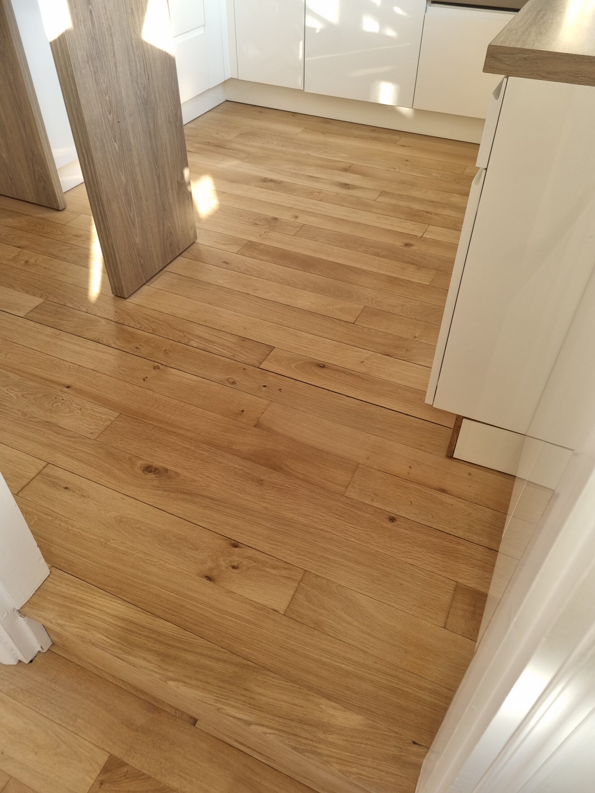 Cuisine parquet chêne ponçage et vitrification