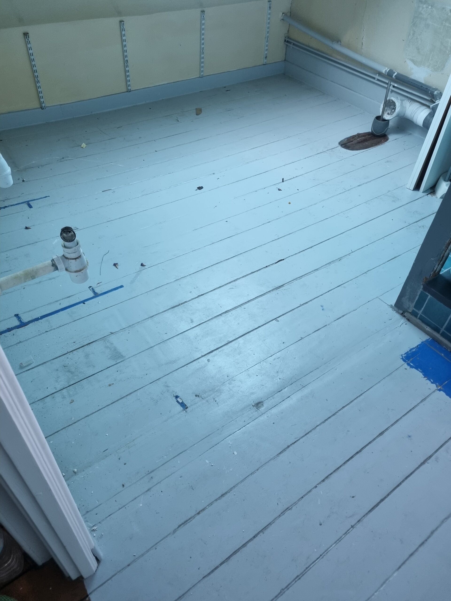 Parquet Pin salle de bain avant ponçage