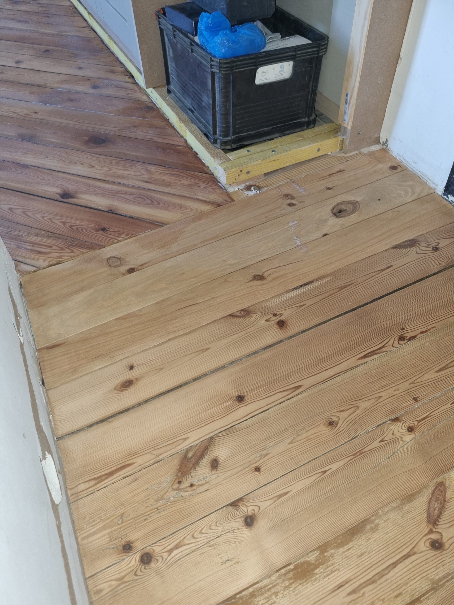 Réparation parquet pin ponçage et vitrification