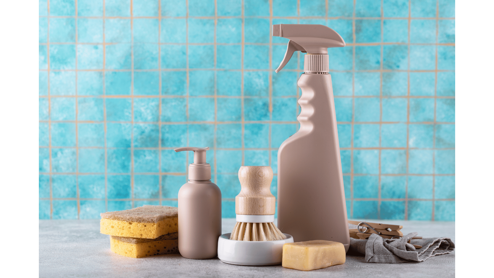 Produits d'entretien écologiques pour la rénovation de carrelage de salle de bain